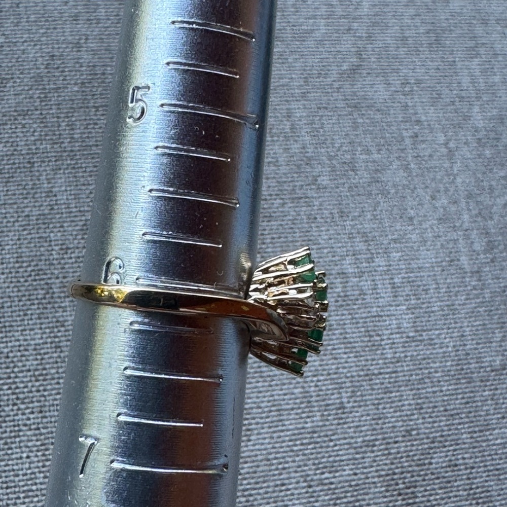Elegant 10K Emerald Diamond Ring - Picture 4 of 7